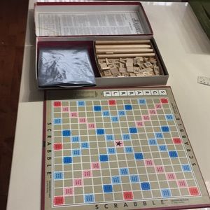 Scrabble crossword game vintage 1989 Milton Bradle